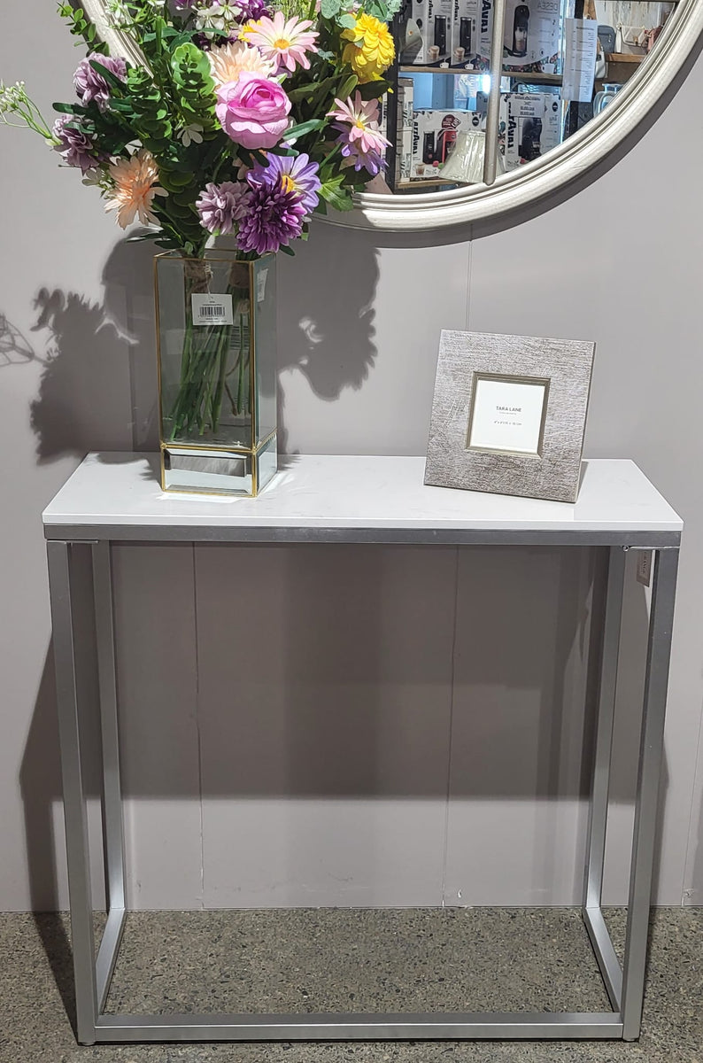 White marble top table The King Oak